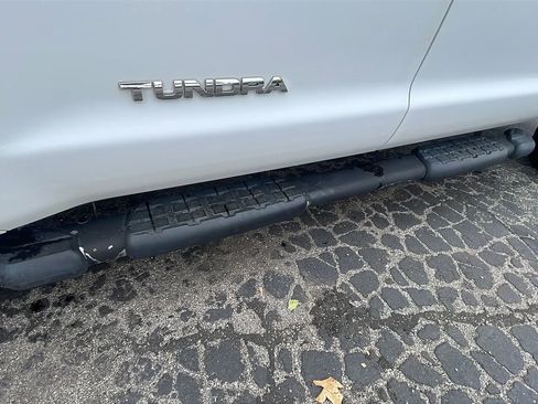 Used 2011 Toyota Tundra 4x4 CrewMax image 15