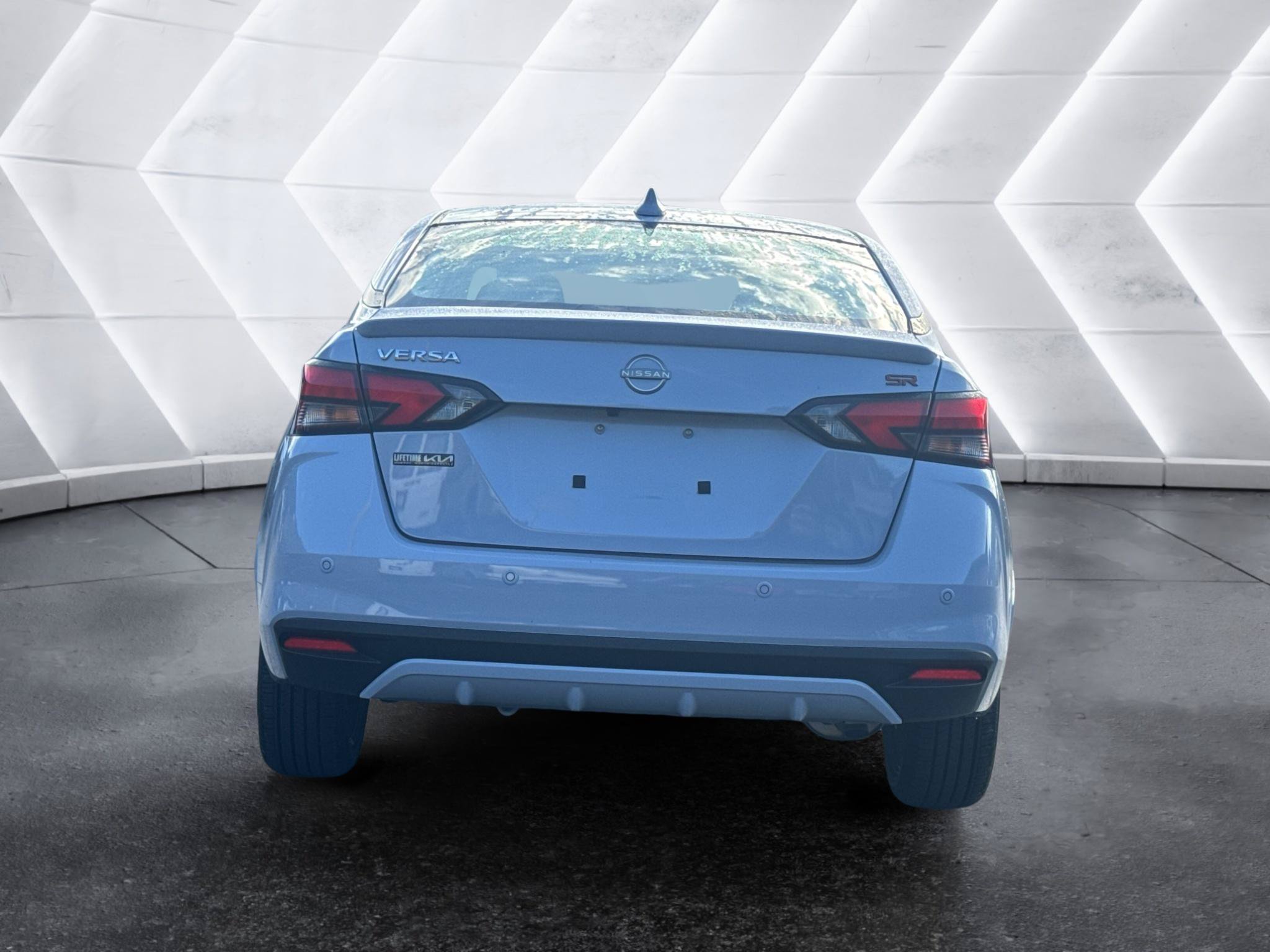 Used 2025 Nissan Versa SR FWD image 6