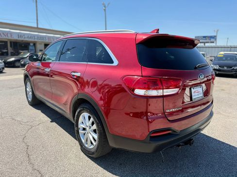Used 2017 Kia Sorento LX w/ LX Convenience Package image 6