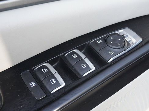 Used 2023 Kia Carnival LX FWD image 35