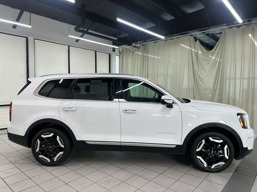 Used 2025 Kia Telluride S AWD/4WD image 3