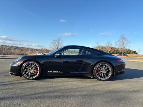 Used 2017 Porsche 911 Carrera S image 2