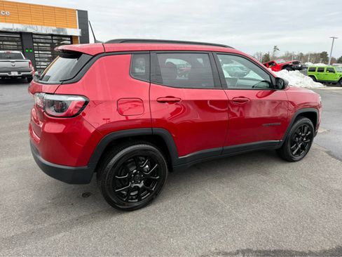 Used 2026 Jeep Compass Latitude image 9