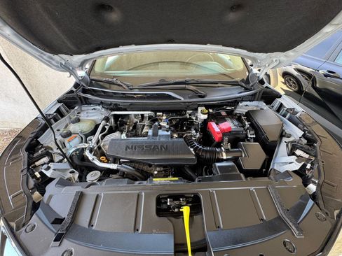 Used 2025 Nissan Rogue SV FWD image 34