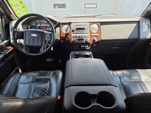 Used 2011 Ford F250 Lariat w/ Lariat Interior Pkg AWD/4WD image 6