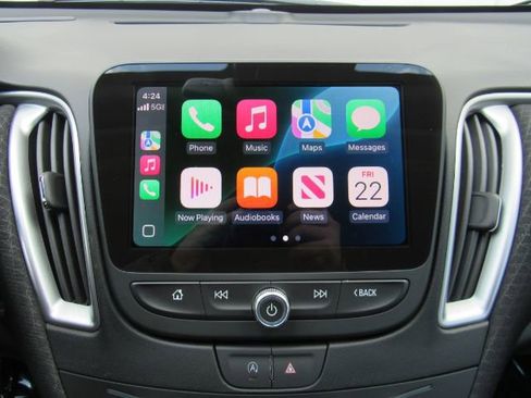 Used 2025 Chevrolet Malibu LT image 4