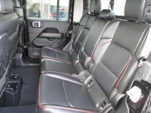 Used 2021 Jeep Gladiator Mojave w/ Cold Weather Group AWD/4WD image 11