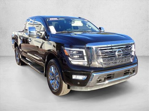 Used 2020 Nissan Titan SL w/ Moonroof Package image 6