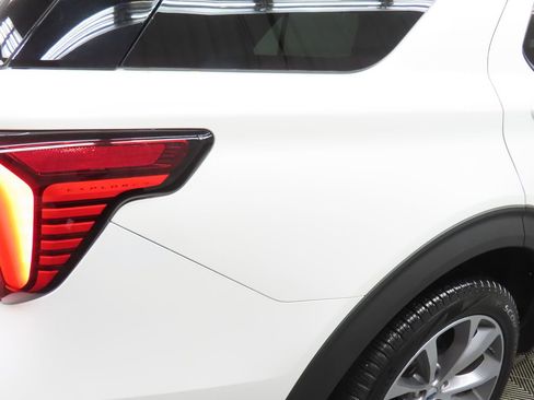 Used 2025 Ford Explorer Platinum w/ Ultimate Package image 38