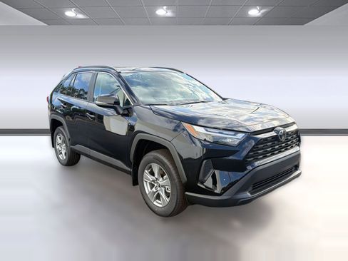 Used 2025 Toyota RAV4 XLE w/ Convenience Package FWD image 7