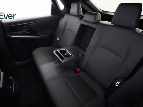 Used 2024 Toyota bZ4X XLE w/ Weather Package image 10