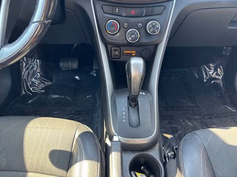 Used 2019 Chevrolet Trax LT w/ LT Convenience Package FWD image 34