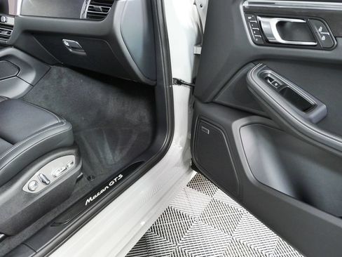 New 2026 Porsche Macan GTS AWD/4WD image 27
