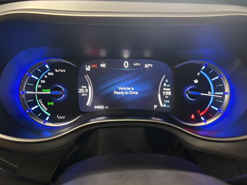 Used 2024 Chrysler Pacifica Limited FWD image 21