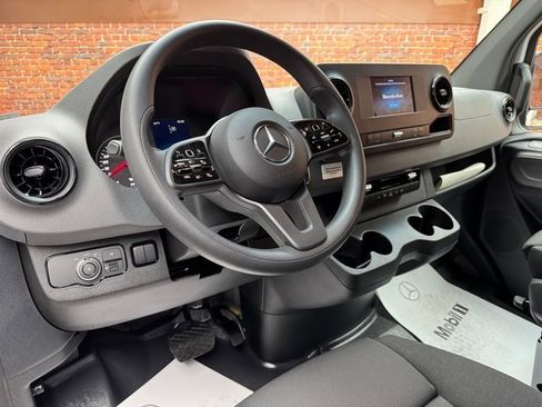 Used 2024 Mercedes-Benz Sprinter 2500 image 11