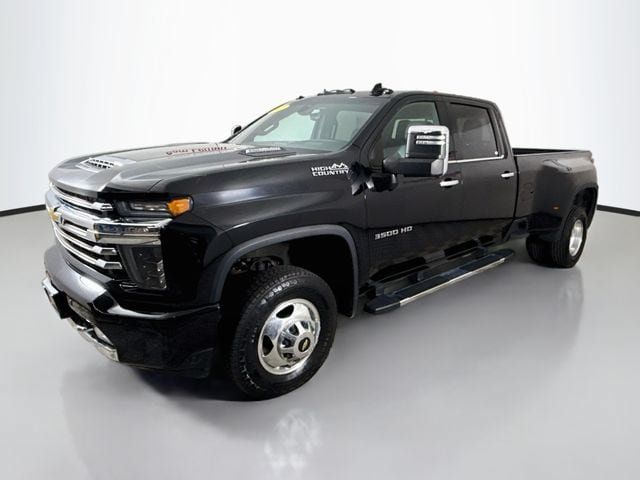 Used 2022 Chevrolet Silverado 3500 High Country AWD/4WD image 3