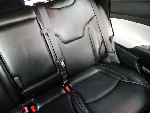 Used 2023 Jeep Compass Limited image 14