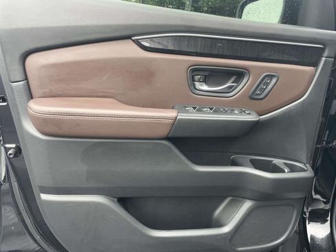 Used 2025 Honda Pilot Elite image 16