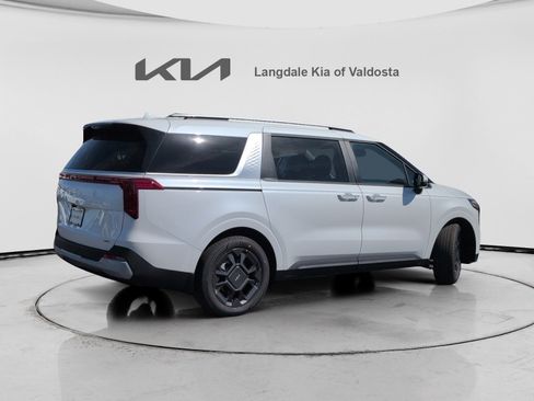 New 2026 Kia Carnival EX image 4