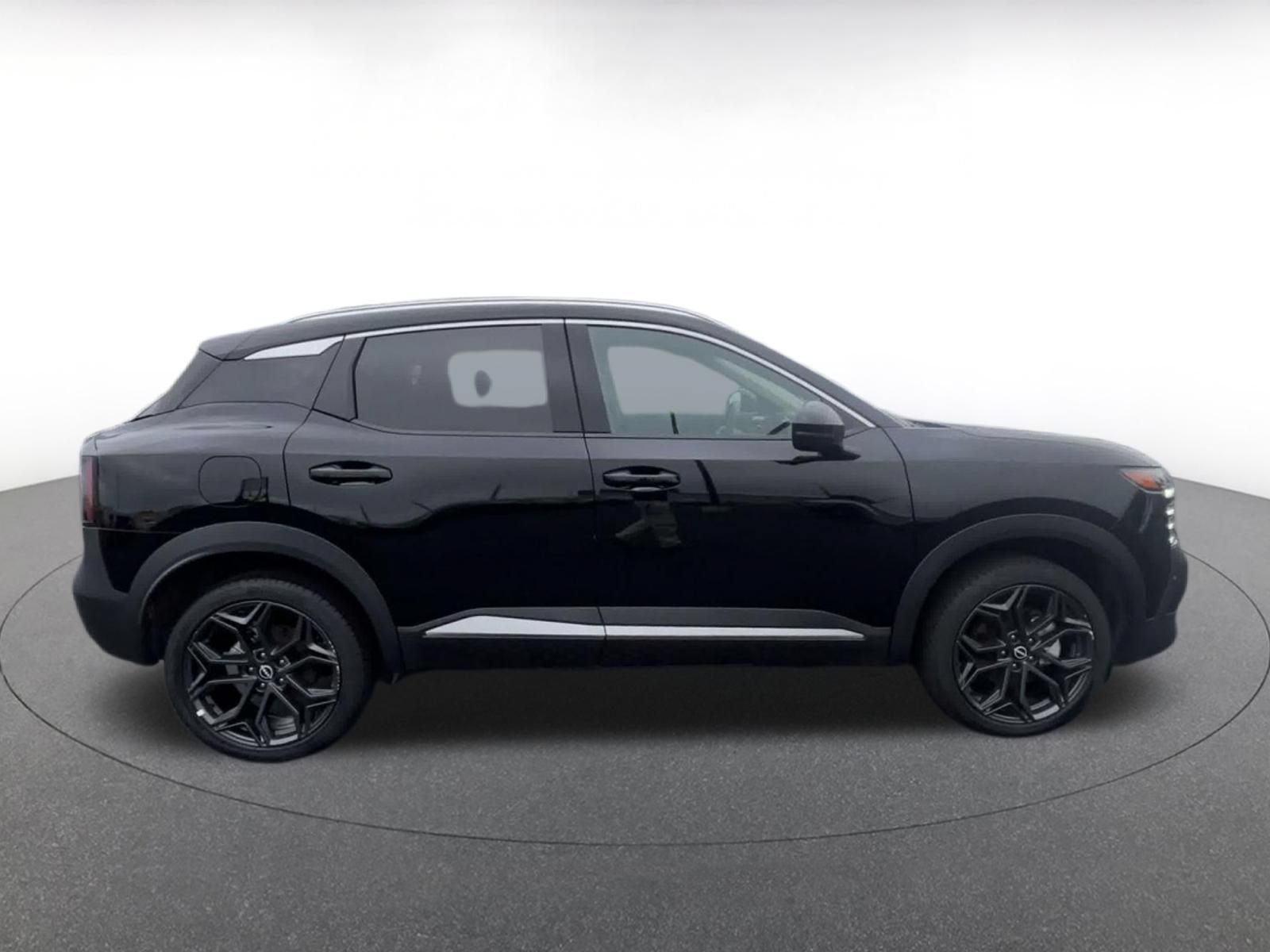 Used 2026 Nissan Kicks SR FWD image 15