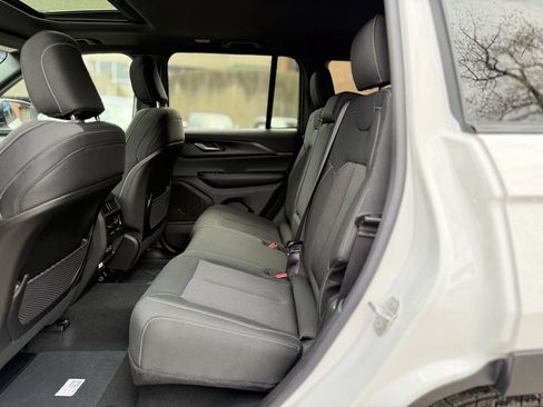 New 2026 Jeep Grand Cherokee Laredo X AWD/4WD image 11