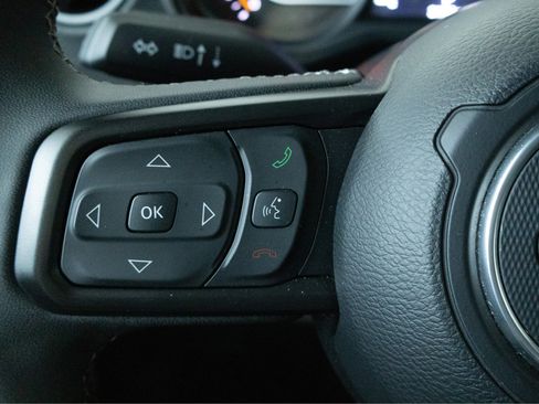 Used 2025 Jeep Wrangler Unlimited Rubicon AWD/4WD image 19