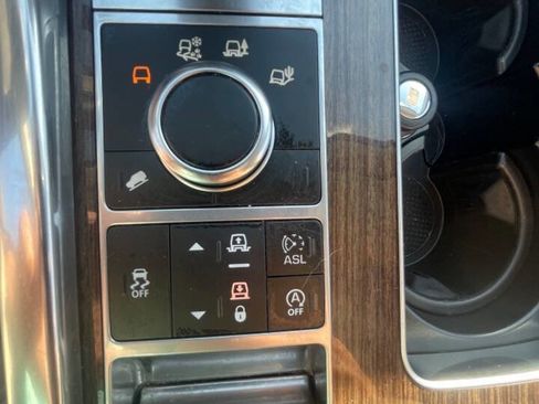 Used 2014 Land Rover Range Rover Sport HSE image 28