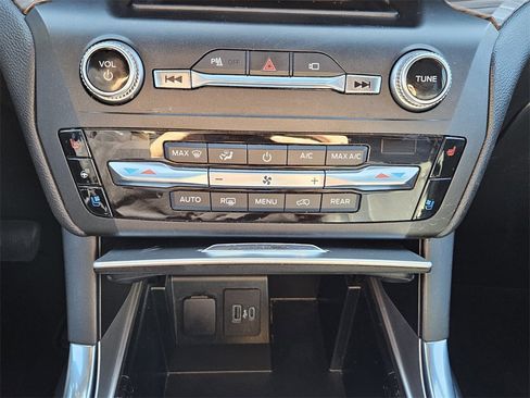 Used 2020 Ford Explorer Limited w/ Class III Trailer Tow Package image 19