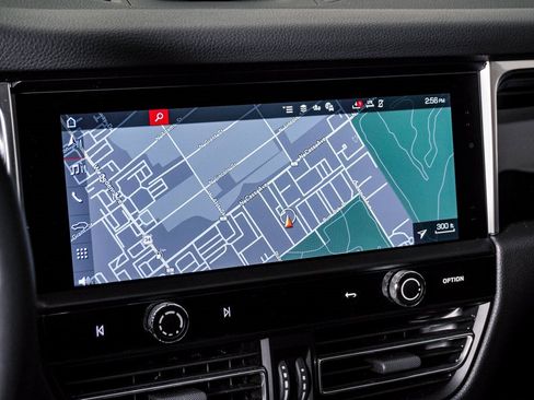 Certified 2025 Porsche Macan image 21