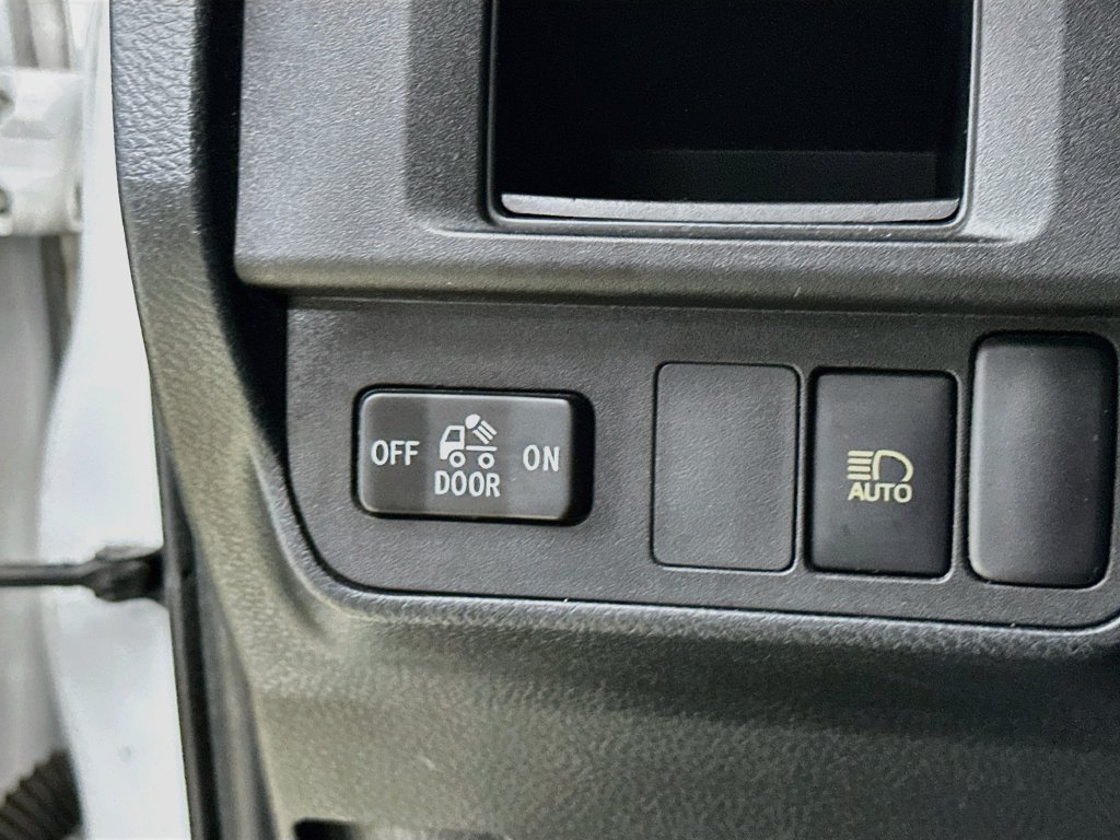Used 2019 Toyota Tacoma SR5 AWD/4WD image 12