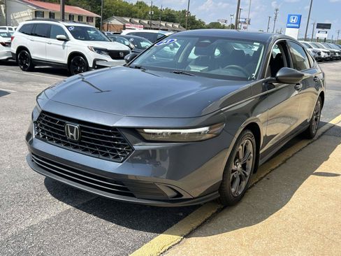 Used 2023 Honda Accord EX image 4
