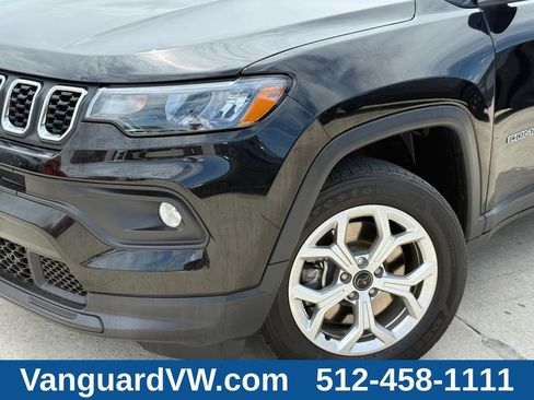Used 2025 Jeep Compass Latitude w/ Convenience Group AWD/4WD image 5