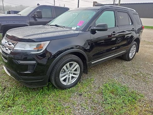 Used 2018 Ford Explorer XLT AWD/4WD image 1