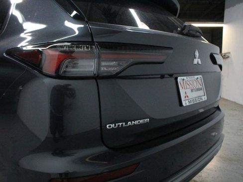 New 2025 Mitsubishi Outlander SE image 4