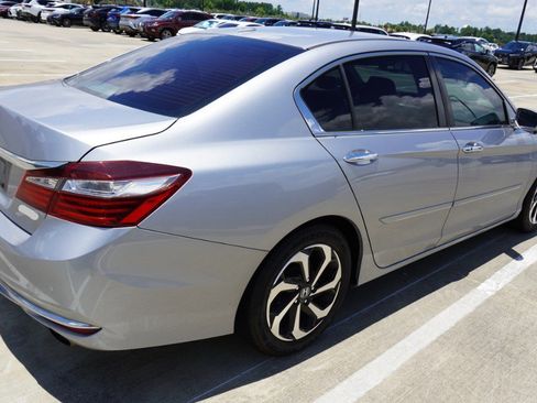 Used 2016 Honda Accord EX image 4