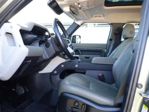 Used 2022 Land Rover Defender 110 SE image 5