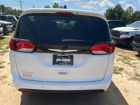 New 2026 Chrysler Voyager LX image 9