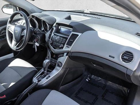 Used 2013 Chevrolet Cruze LS FWD image 20