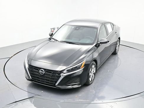 Used 2024 Nissan Altima 2.5 S image 17