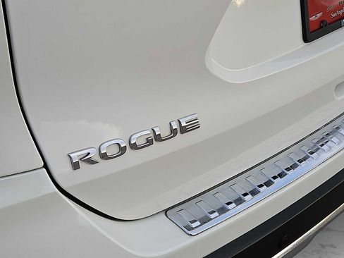 Used 2019 Nissan Rogue SL w/ Premium Package image 11