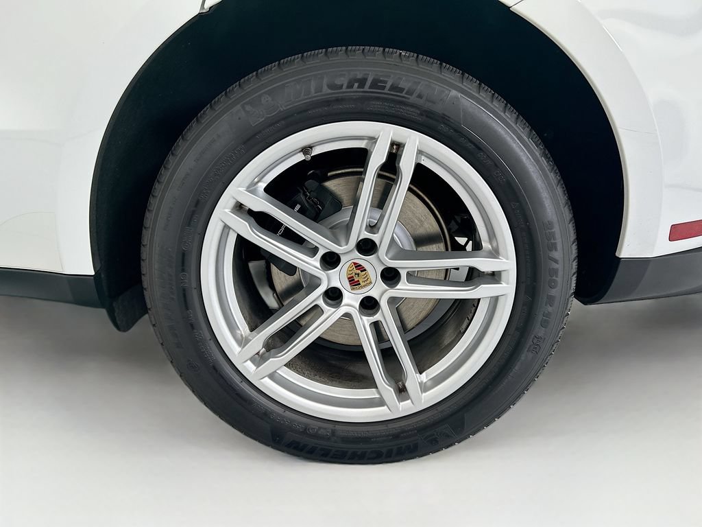 Certified 2023 Porsche Macan AWD/4WD image 31