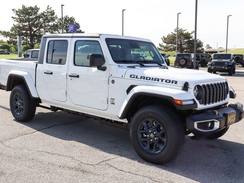 New 2026 Jeep Gladiator Sport AWD/4WD image 4