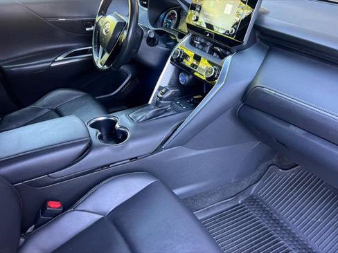 Certified 2022 Toyota Venza XLE AWD/4WD image 17