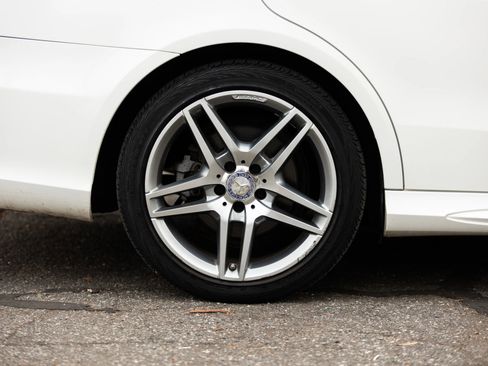 Used 2014 Mercedes-Benz E 350 4MATIC Sedan image 13