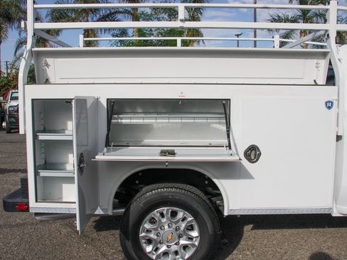 Used 2024 Chevrolet Silverado 3500 LT w/ Convenience Package image 10