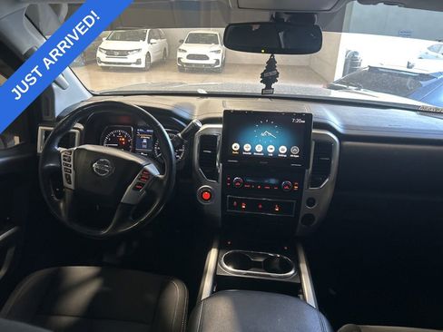Used 2019 Nissan Titan SV w/ SV Convenience Package image 5