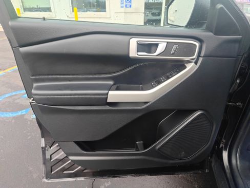 Used 2023 Ford Explorer XLT w/ Equipment Group 202A AWD/4WD image 11