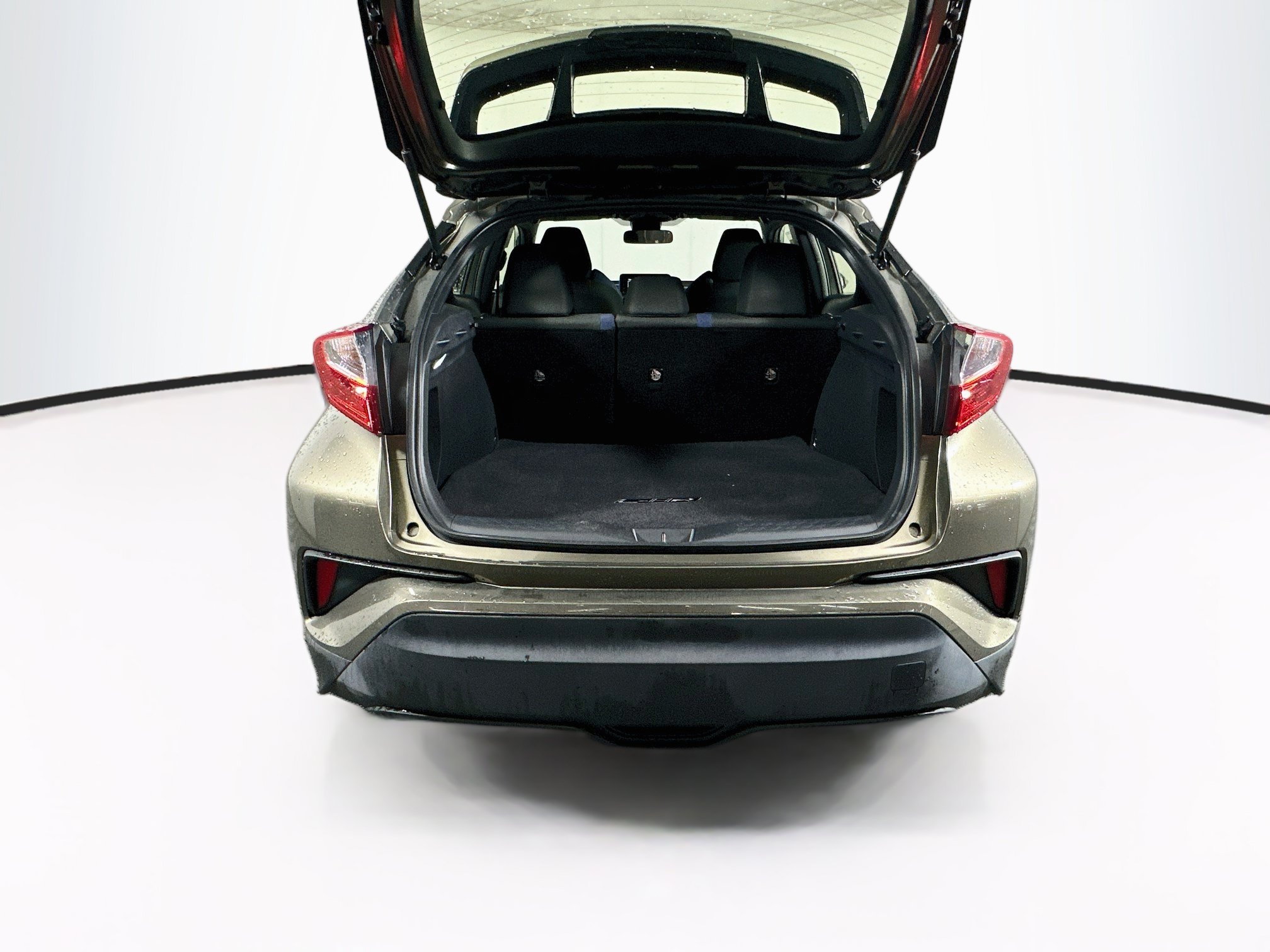 Used 2021 Toyota C-HR XLE FWD image 31