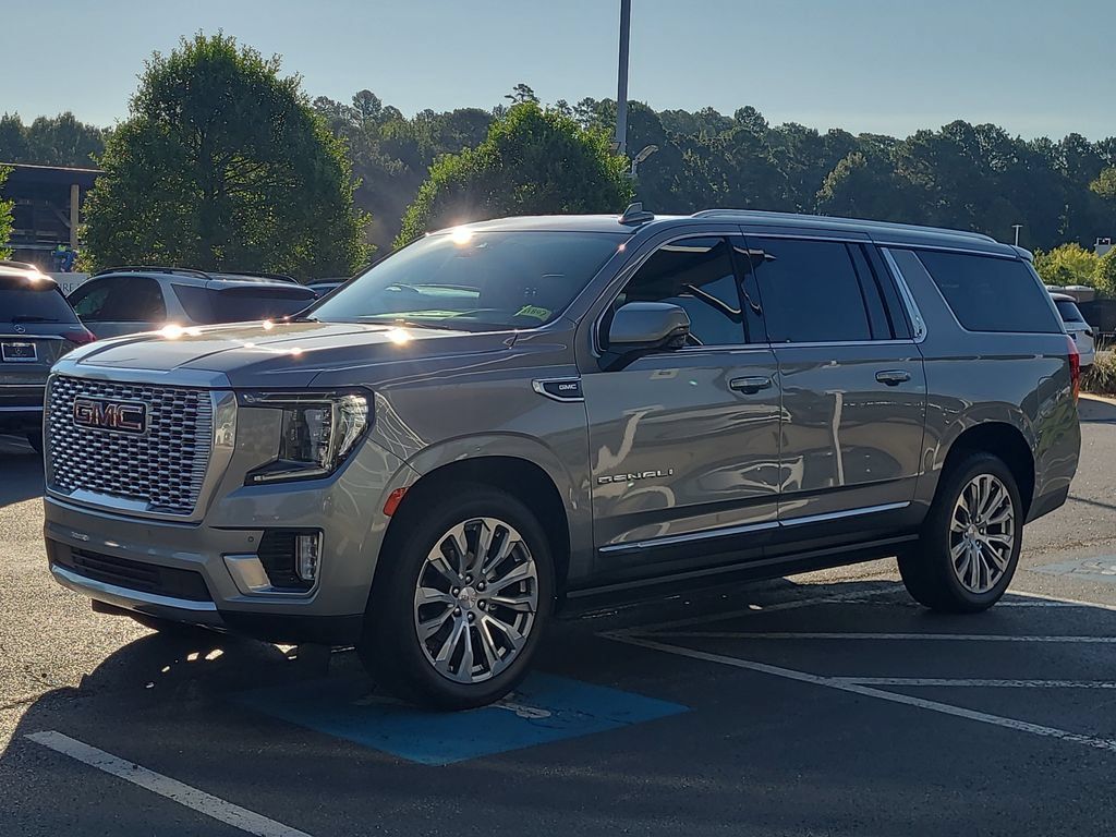 Used 2023 GMC Yukon XL Denali AWD/4WD image 7