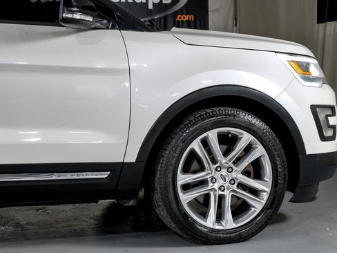 Used 2017 Ford Explorer XLT w/ Equipment Group 202A FWD image 7